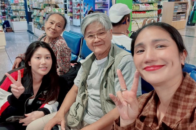 Hôm 6/11, gia đình MC Cát Tường bay từ TP HCM ra Huế sau khi tỉnh này trải qua đợt mưa lũ kéo dài với nhiều kỷ lục về đỉnh lũ và lượng mưa.