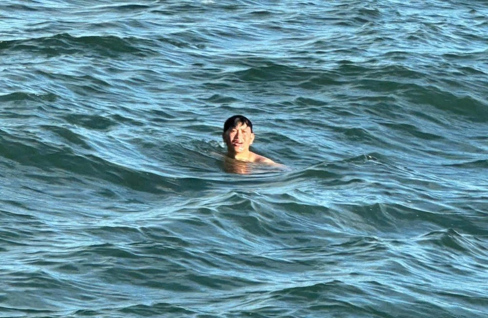 Ông Sanh được tìm thấy khi đang bơi trên biển chiều 8-11.