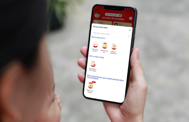 Cha/mẹ/người giám hộ có thể thực hiện đăng ký cư trú cho trẻ mới sinh bằng hình thức trực tuyến. Ảnh minh họa: TL