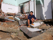 Tin tức - 11 ngày đêm miền Trung vật lộn với lũ, sạt lở và bão tàn phá