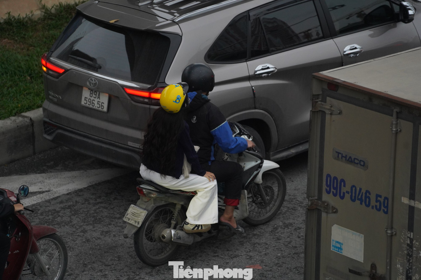 Muôn kiểu chiêu trò che biển né amp;#34;mắt thầnamp;#34; AI trên đường phố Hà Nội - 7