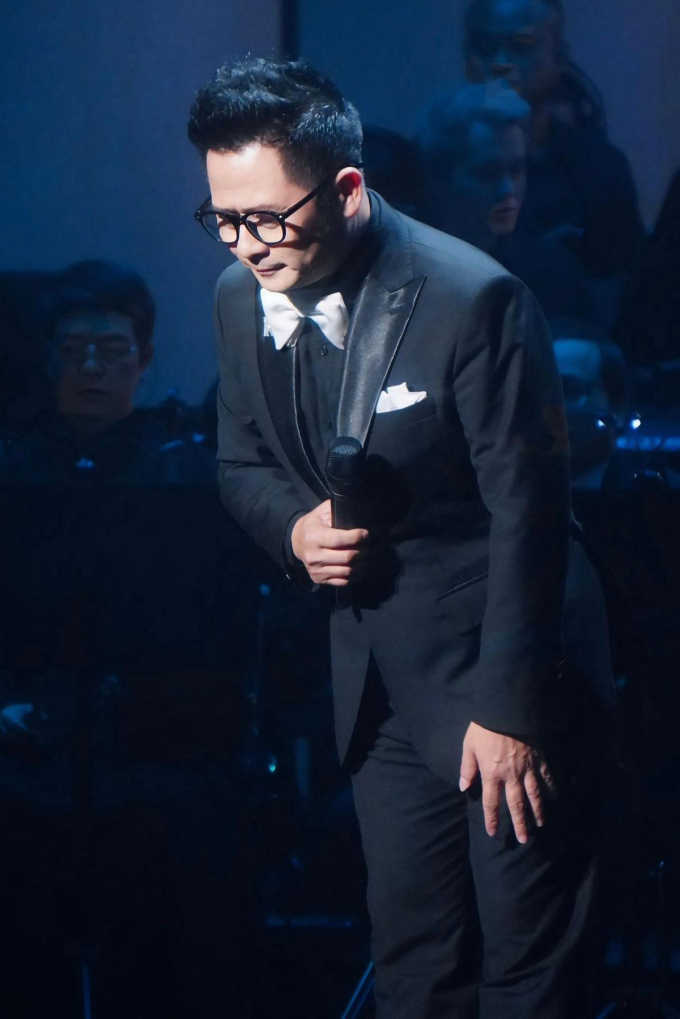 Bằng Kiều trong một đêm nhạc ở Hà Nội.