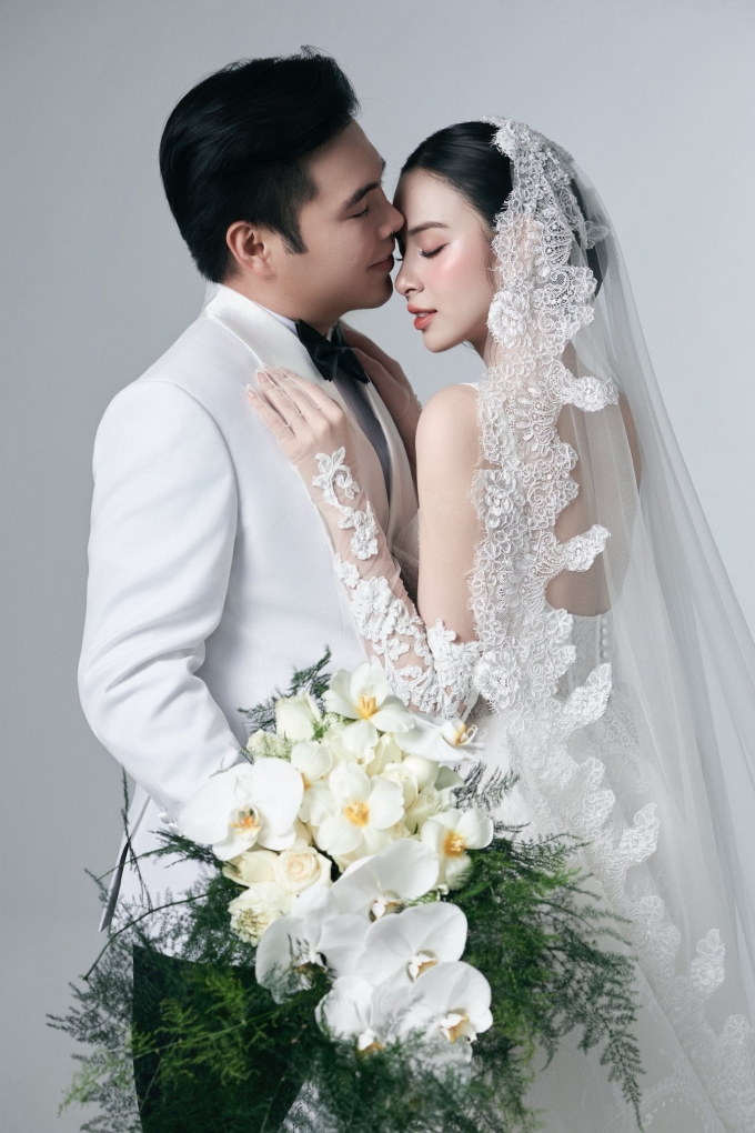 Hương Liên và ông xã chuẩn bị cho lễ cưới hơn nửa năm qua. Ảnh: NVCC