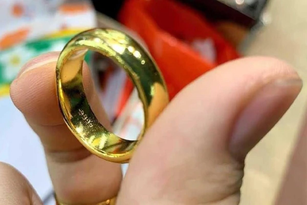 Có doanh nghiệp niêm yết giá vàng nhẫn cao hơn giá vàng miếng SJC 300.000 đồng/lượng.