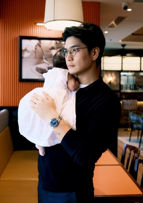 Ngô Thanh Vân và Huy Trần thường đăng ảnh chụp con gái từ phía sau. Ảnh: FB Ngô Thanh Vân.