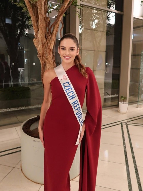 Kiều Duy đẹp ngọt ngào ở Miss International 2025 - 9