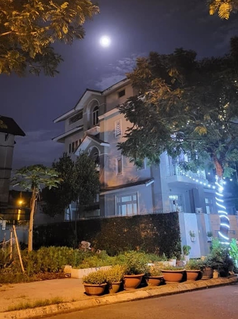 Có gì trong biệt thự 20 tỷ của amp;#34;nữ hoàng dân caamp;#34;? - 2