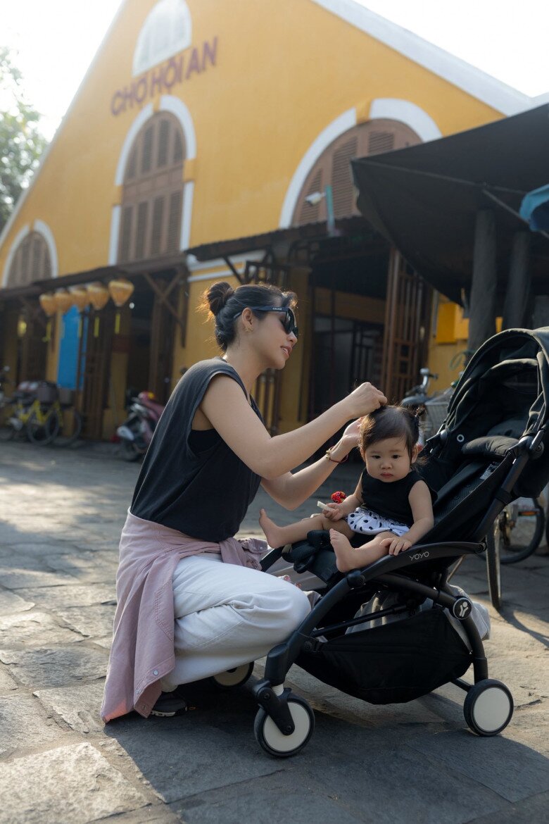 Hoàng My thường xuyên đưa con gái đi du lịch.