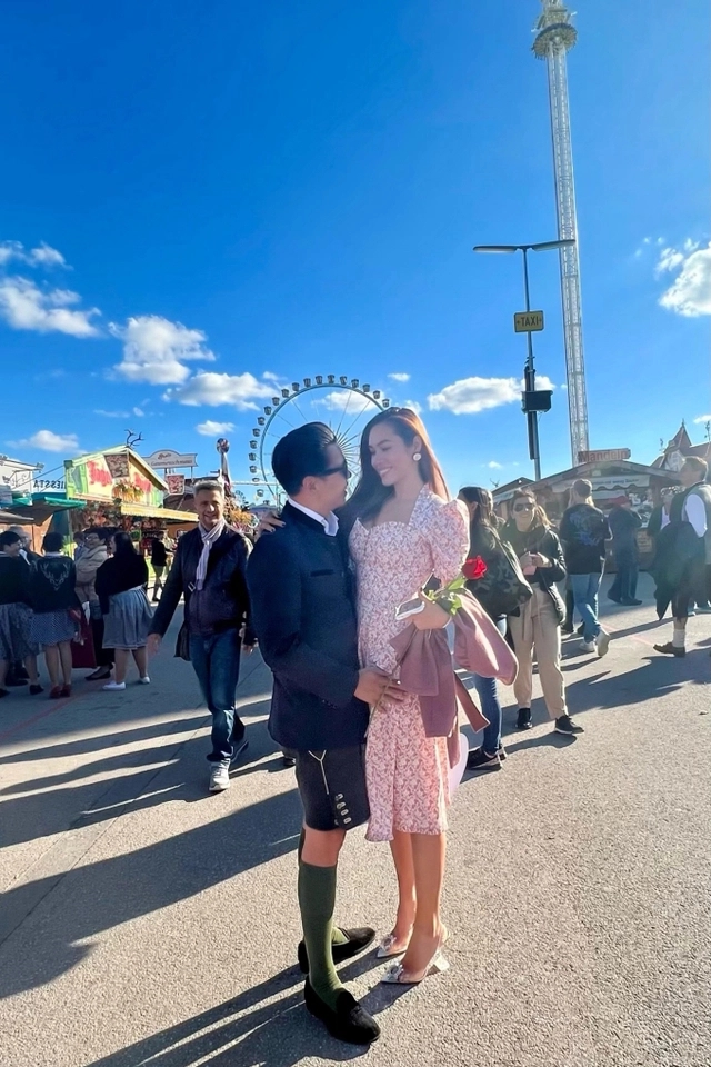 Hoàng My có bạn đời là một Việt kiều Áo, rất yêu và chiều chuộng cô.