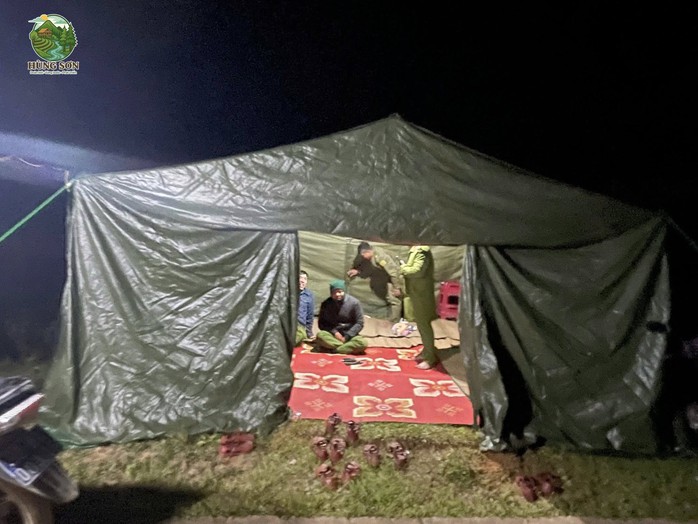 Sạt lở kinh hoàng ở Đà Nẵng: amp;#34;Về đi em, con khát sữa đòi mẹamp;#34;! - 3