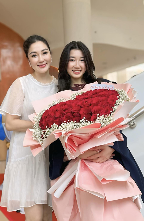 Con gái Nguyễn Thị Huyền tròn 18 tuổi - 1