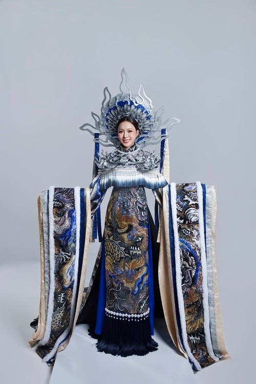 Kiều Duy suýt khóc trước khi thi National Costume ở Miss International 2025 - 2