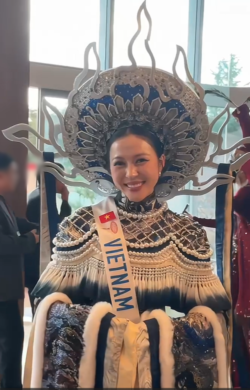 Kiều Duy suýt khóc trước khi thi National Costume ở Miss International 2025 - 6