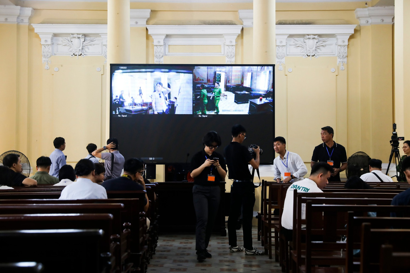 Hình ảnh Quang Linh Vlog, Hằng Du mục trong phòng xét xử - 12