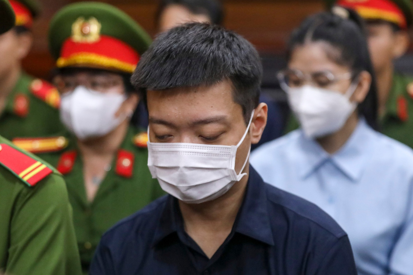 Lê Thành Công với tư cách cổ đông sáng lập Công ty Chị Em Rọt đã trực tiếp lên ý tưởng, thỏa thuận việc sản xuất kẹo Kera với Công ty Asia. Theo ý tưởng, Công muốn kinh doanh sản phẩm kẹo làm từ rau, củ, quả và muốn tặng sản phẩm này cho Thùy Tiên vì Tiên không thích ăn rau và muốn Tiên đồng hành cùng sản phẩm.