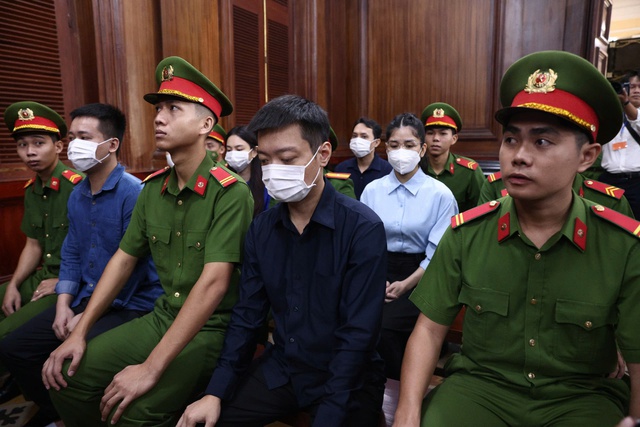 Các bị cáo tại phiên xét xử sơ thẩm.