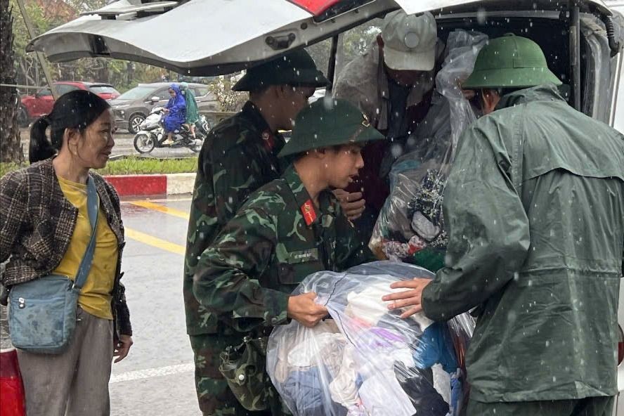 Quân y cơ động cứu cháu bé 24 tháng tuổi. Ảnh: QK5