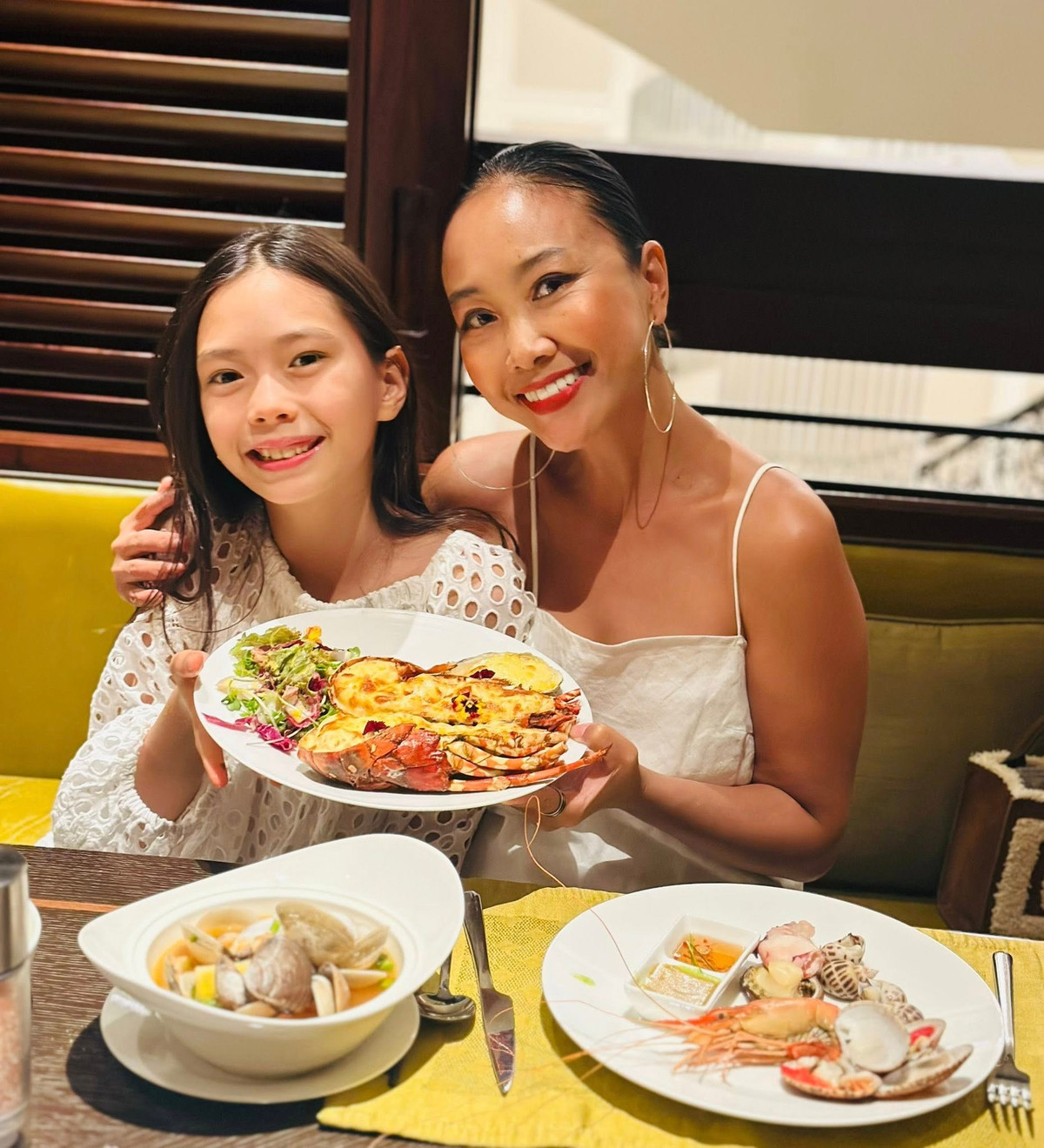 Con gái của nữ ca sĩ Đoan Trang và doanh nhân người Thuỵ Điển Johan Wicklund – bé Sol (tên đầy đủ Angelina Wicklund) từ lâu đã là gương mặt được cộng đồng mạng yêu mến.