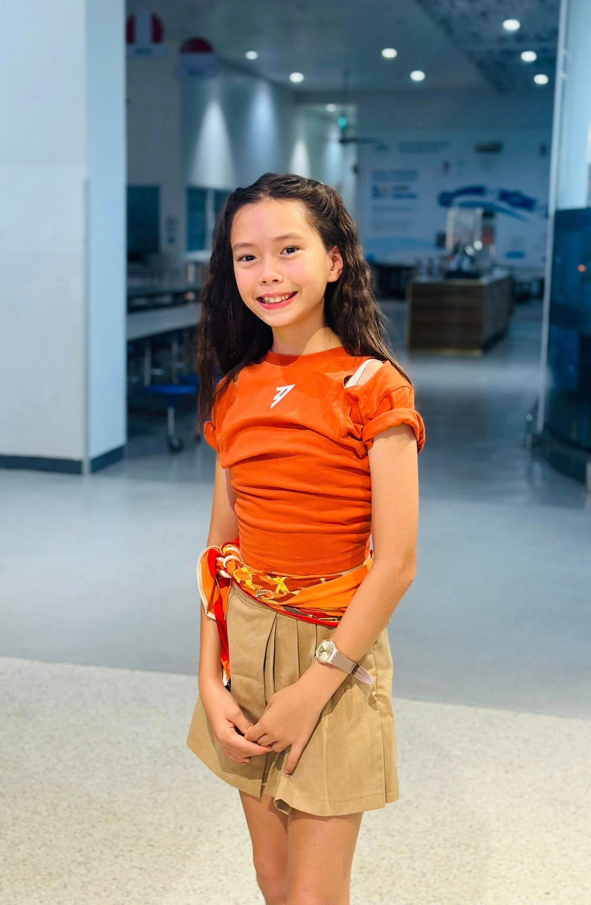 Để có được vẻ ngoài trổ mã cùng nhan sắc xinh xắn như vậy một phần bí quyết là do gen của bố mẹ bé Sol.