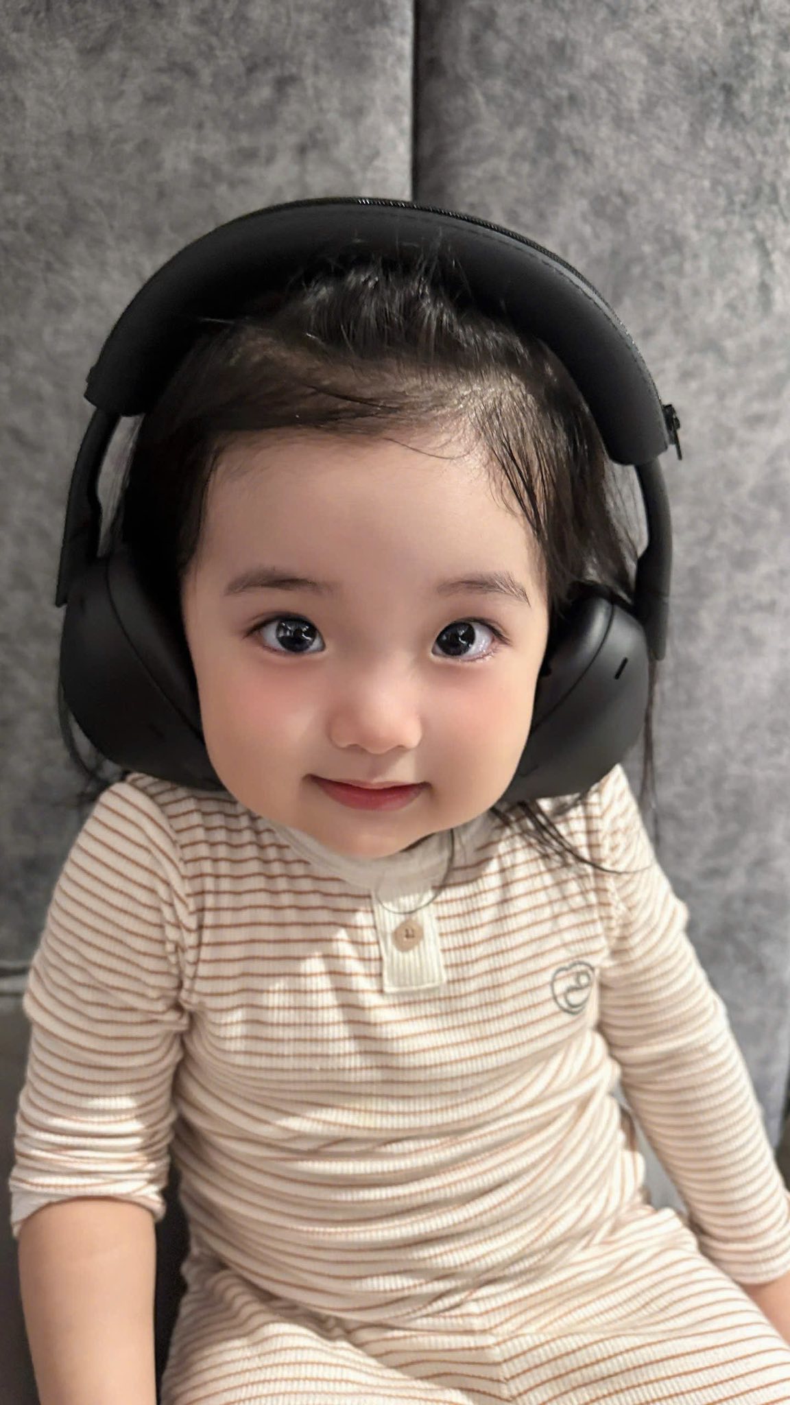 Lisa đáng yêu như thiên thần.