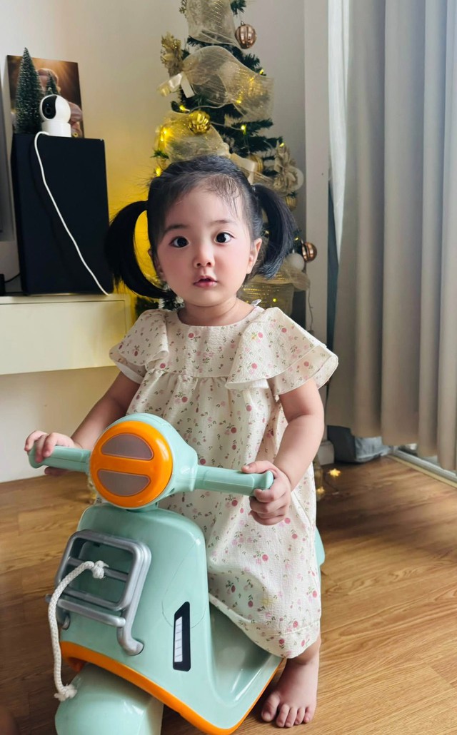 Con gái út nhà Khánh Thi - Phan Hiển được mạng xã hội rất yêu thích.