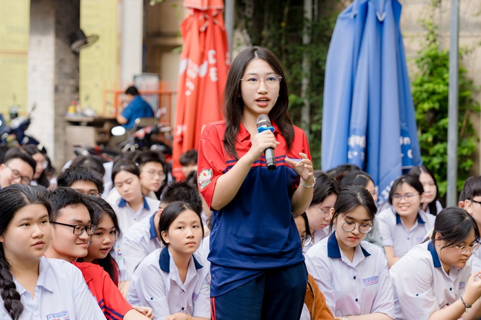 Chính sách hỗ trợ cho toàn bộ học sinh đang học tại TP HCM nhưng học sinh có hộ khẩu tại TP HCM, đang học ở tỉnh không được