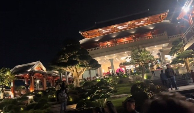 Cận cảnh biệt thự đồ sộ của trưởng thôn trẻ amp;#34;giàu nhất Việt Namamp;#34; - 2