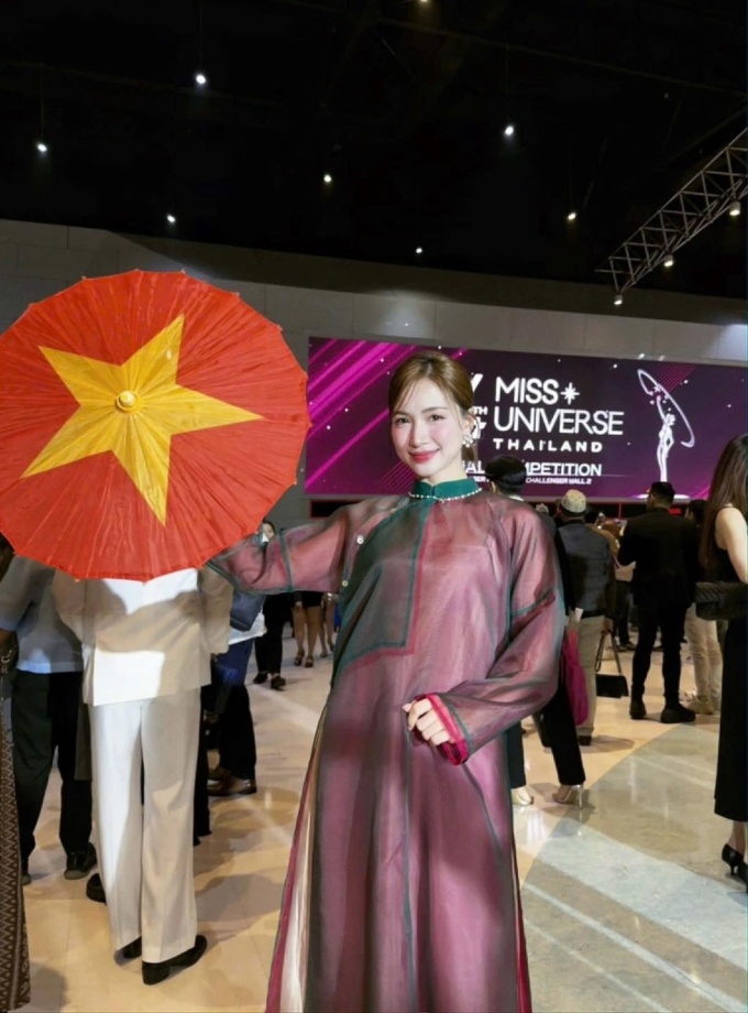 Thiết kế xuyên thấu, phối nhiều lớp áo.