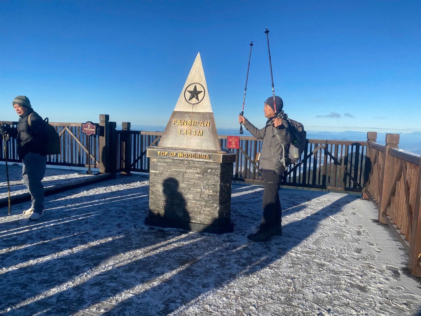 Băng giá phủ trắng Fansipan - 1