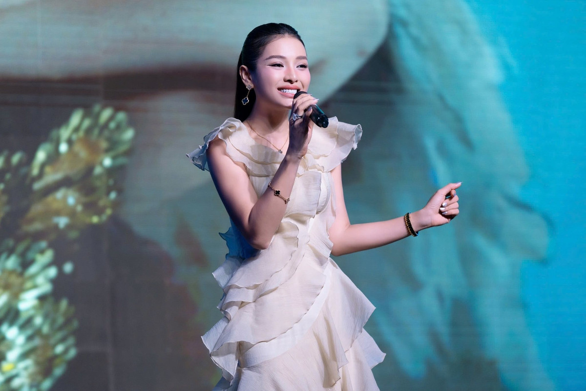 Chia sẻ về bí quyết giữ dáng, Phương Trinh Jolie cho biết cô luôn duy trì thói quen tập luyện đều đặn, kết hợp chế độ ăn uống lành mạnh và kỷ luật.