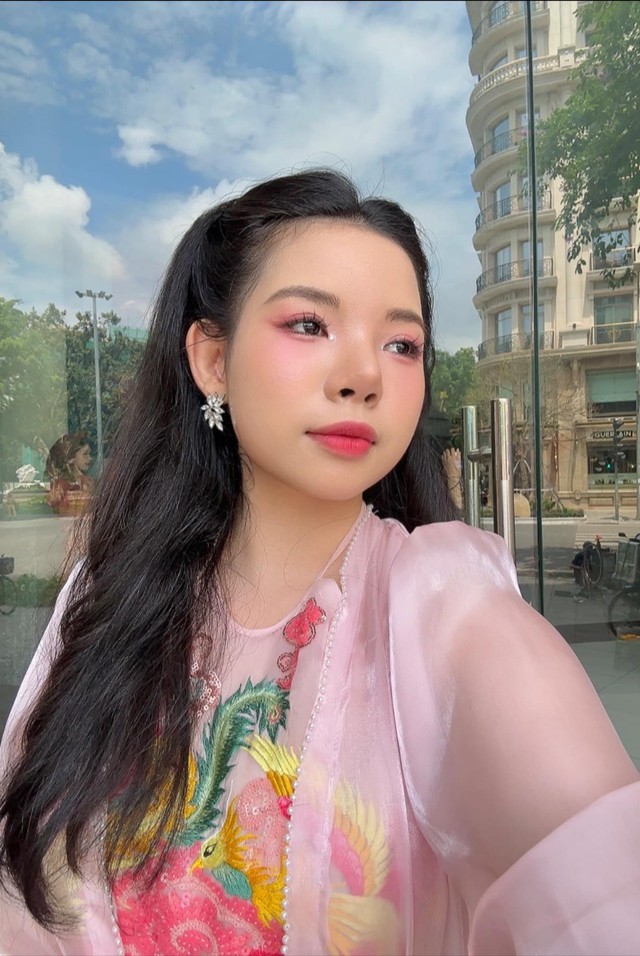 Con gái Thanh Thanh Hiền 21 tuổi có nhan sắc nữ tính với mái tóc dài dịu dàng không thua kém mẹ - 1