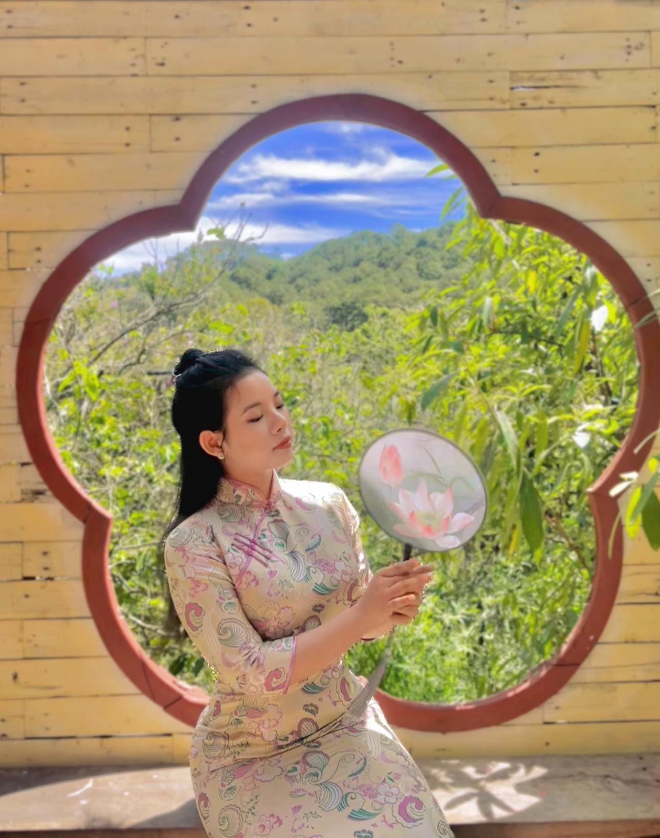 Con gái Thanh Thanh Hiền 21 tuổi có nhan sắc nữ tính với mái tóc dài dịu dàng không thua kém mẹ - 4