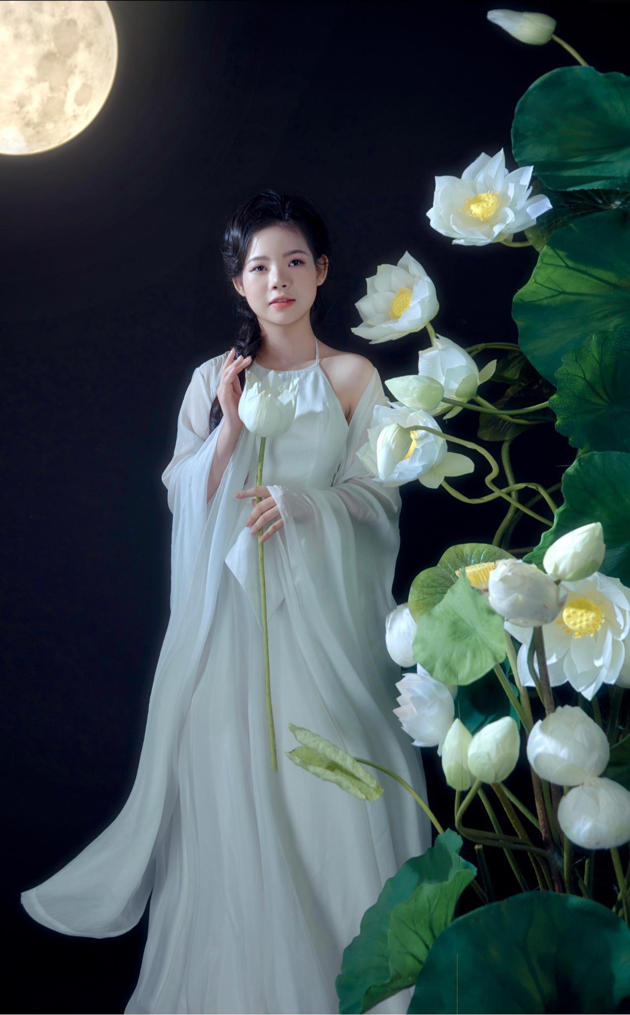 Con gái Thanh Thanh Hiền 21 tuổi có nhan sắc nữ tính với mái tóc dài dịu dàng không thua kém mẹ - 11