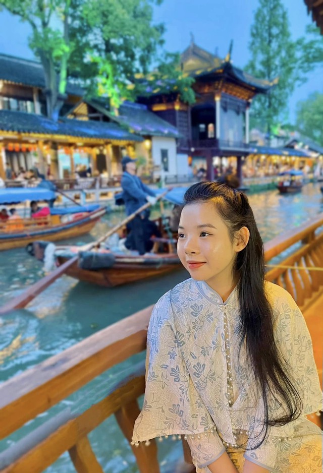 Con gái Thanh Thanh Hiền 21 tuổi có nhan sắc nữ tính với mái tóc dài dịu dàng không thua kém mẹ - 8