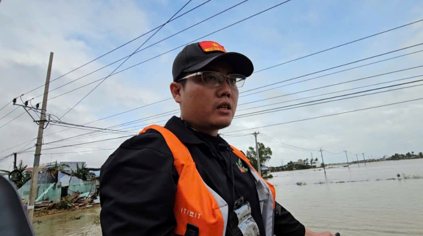 Anh Tô Thanh Phú, thành viên Đội cứu hộ Ba Lá Sài Gòn, chia sẻ hành trình đến cứu hộ bà con vùng lũ
