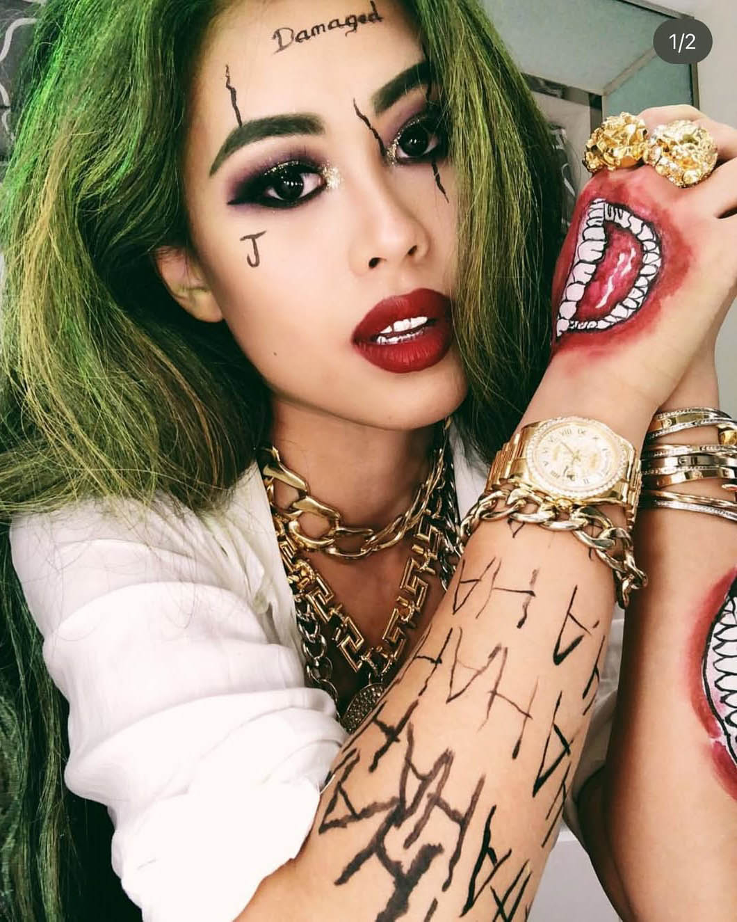 Dịp Halloween 2024, Tiên Nguyễn hóa trang đúng tinh thần ma quái nhưng không quên bổ sung nhiều vòng tay Cartier và đồng hồ sang trọng.