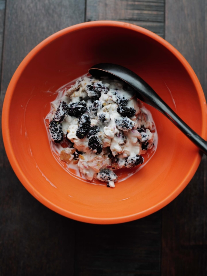 Dâu tằm giàu chất xơ và các loại chất chống oxy hóa có thể giữ cho đường ruột khỏe mạnh, chống viêm, nhờ đó làm chậm tốc độ lão hóa cơ thể.