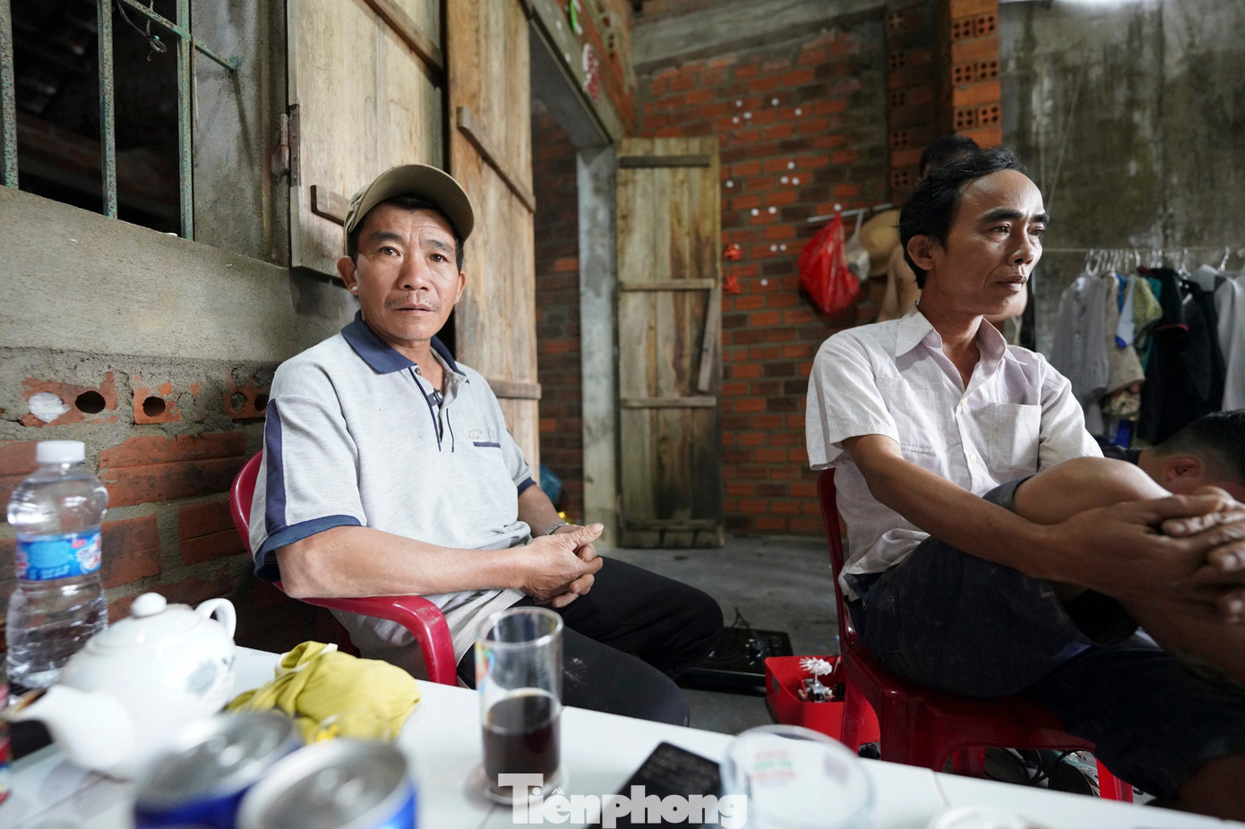 Ông Trần Công Thành (đội nón) làm điều không tưởng nên nhiều người ở xóm gọi ông là Thành mát.