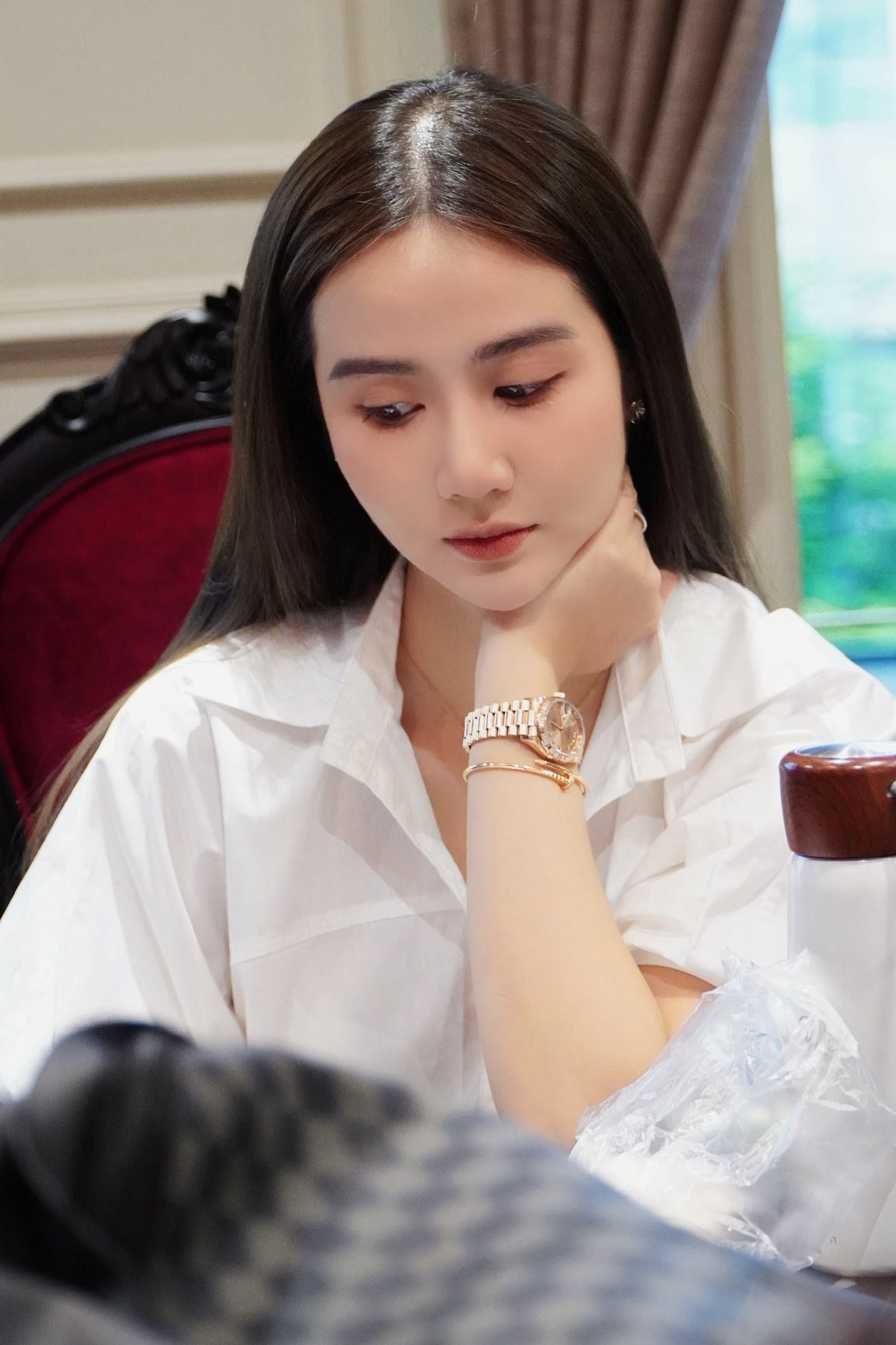 Nữ diễn viên phủ đầy hàng hiệu trong amp;#34;Cách em 1 milimetamp;#34;, ngoài đời sống trong căn nhà thế nào? - 3