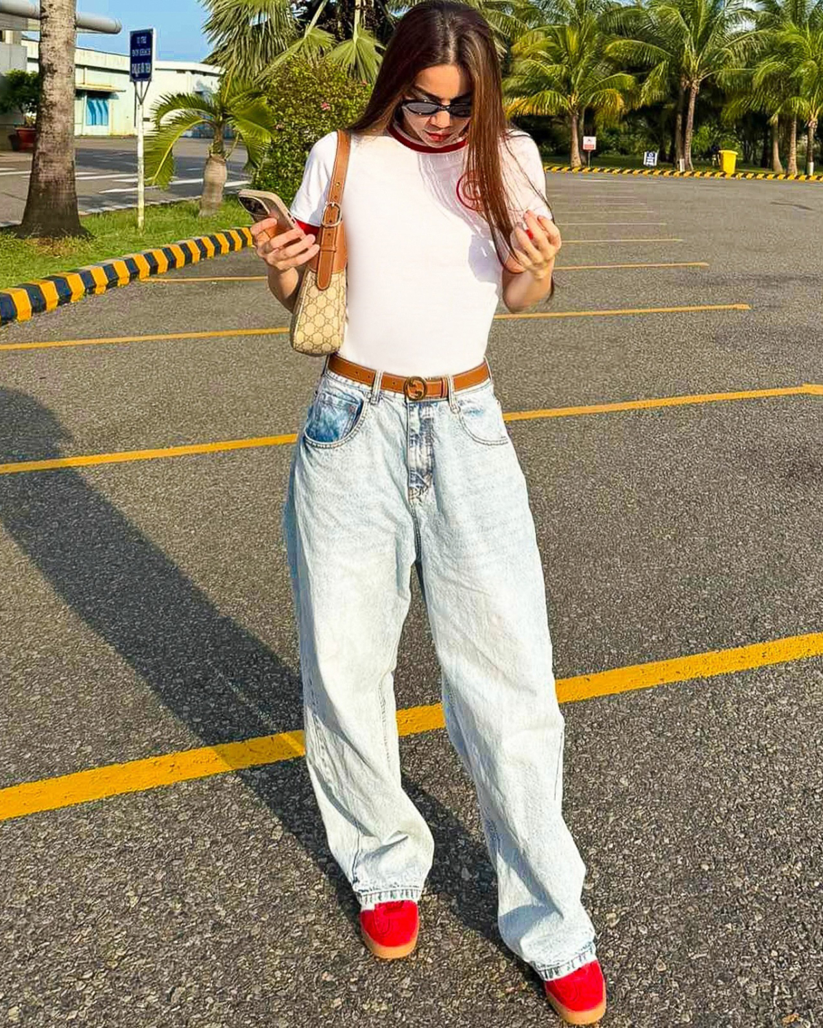 Hồ Ngọc Hà lộ chân khẳng khiu vì quần bó sát - 6