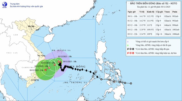 Bão số 15 gần như đứng im trên Biển Đông và đang suy yếu dần.