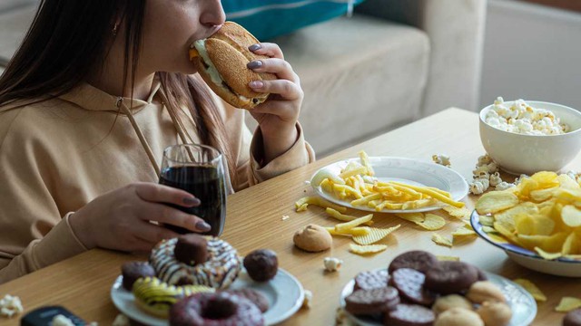 Rối loạn ăn uống gây hại cho sức khỏe thể chất và tinh thần của một người kéo dài trong nhiều năm sau đó.