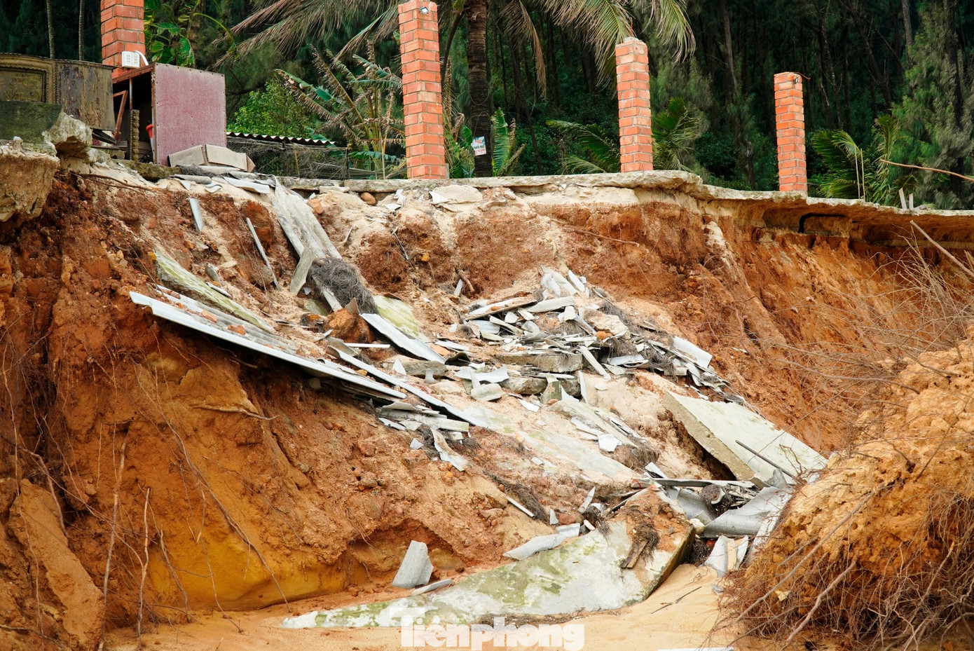 Cảnh tượng chưa từng thấy tại bãi tắm nổi tiếng xứ Huế - 6