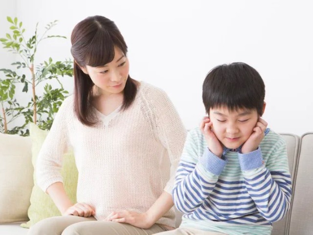 Khi cha mẹ quá giỏi, quá bao bọc, quá kiểm soát, con cái sẽ không có cơ hội được rèn luyện năng lực của chính mình. Ảnh minh họa