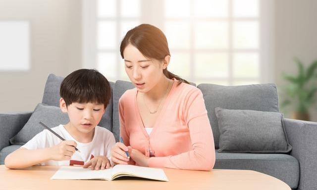 Một đứa trẻ được yêu thương đúng cách sẽ biết tôn trọng người khác. Còn một đứa trẻ lớn lên trong sự bỏ mặc hoặc chiều chuộng quá mức sẽ trở nên ích kỷ. Ảnh minh họa