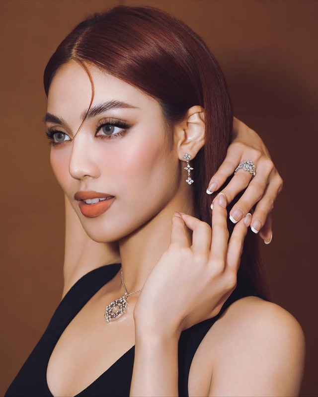 Không chỉ đẹp mãn nhãn, Lan Khuê còn toả sáng với phong cách cá nhân rõ rệt - mỗi lần xuất hiện đều chuẩn chỉnh từ trang phục đến thần thái.