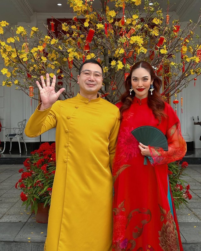 Giữa lịch trình bận rộn, Lan Khuê vẫn dành thời gian trọn vẹn cho tổ ấm - nơi có người chồng luôn đồng hành và cậu con trai là nguồn năng lượng tích cực mỗi ngày.