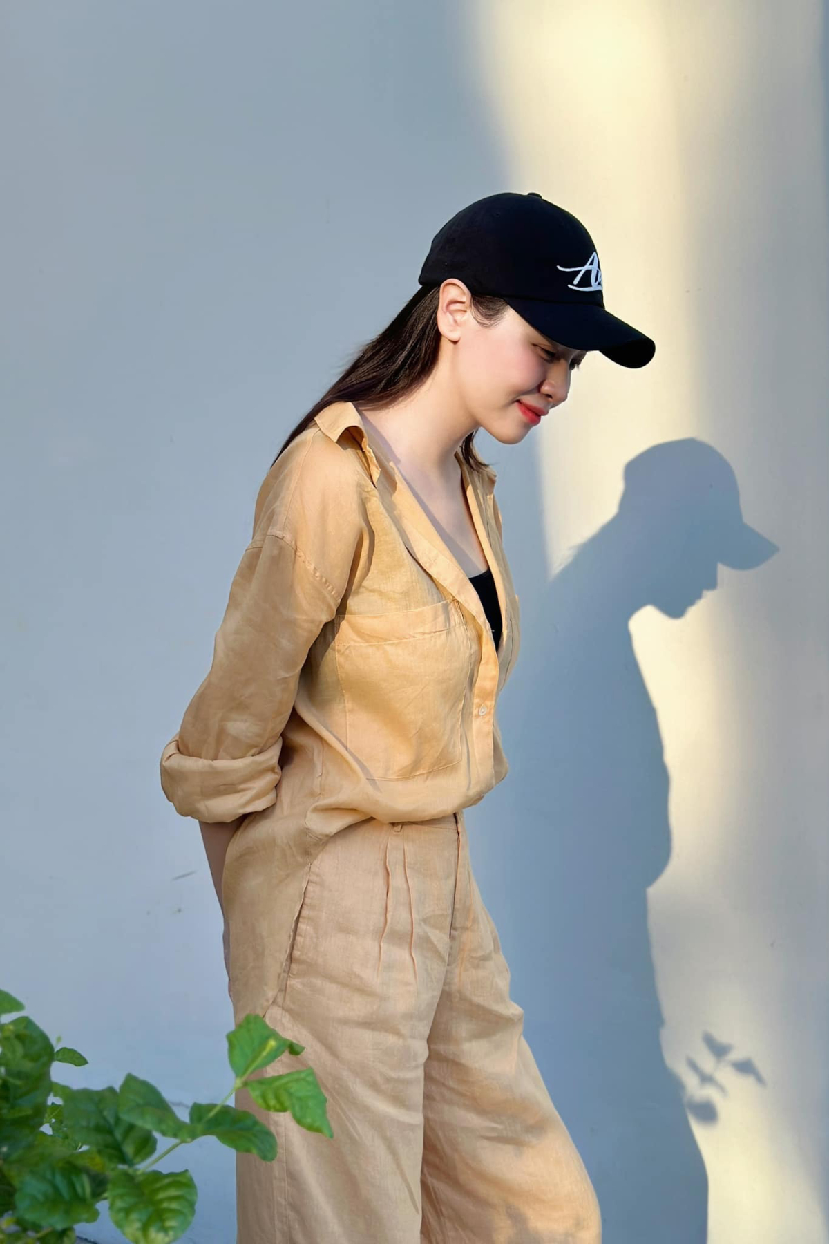 Sơ mi oversized cắm thùng gọn gàng không chỉ thanh lịch, còn đem đến sự thoải mái cho người mặc.