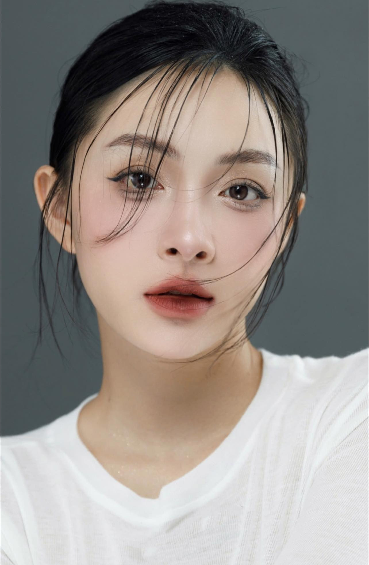 Đời thực, Ngọc Trâm sở hữu vẻ đẹp trong trẻo khác hẳn trên phim. 