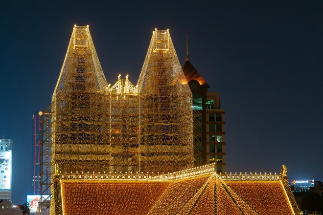 Video: Tphcm Trang Hoàng Giáng Sinh Sớm, Nhà Thờ Đức Bà Rực Đèn Video: Tphcm Trang Hoàng Giáng Sinh Sớm, Nhà Thờ Đức Bà Rực Đèn - 2